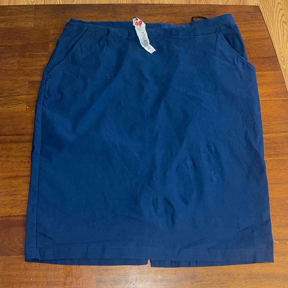 Kate Kasin ladies navy blue straight skirt. Size 2XL. NWT